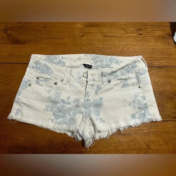 American Eagle Low Rise Jean Shorts - Picture 1 of 5